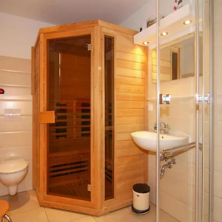 Holiday home Doppelhaushaelfte Duenenrose, Glowe